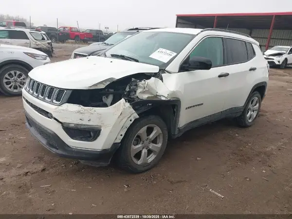 3C4NJDBB4KT761015 2019 JEEP COMPASS - Image 2