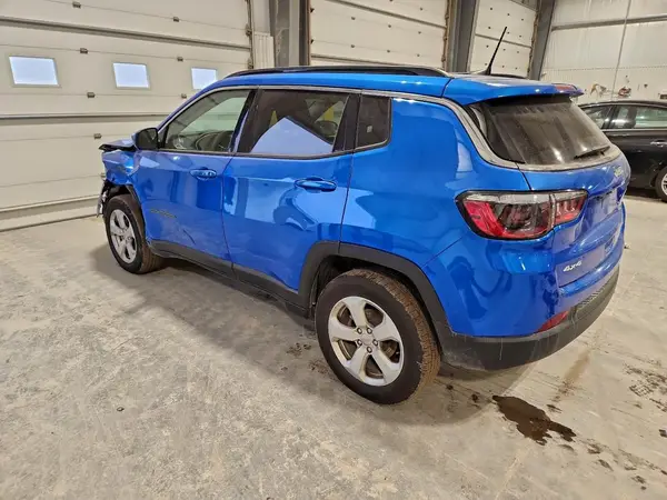 3C4NJDBB4MT561206 2021 JEEP COMPASS - Image 2