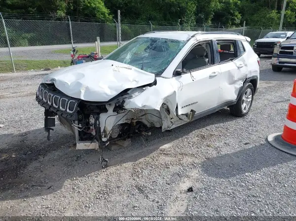 3C4NJDBB4NT136439 2022 JEEP COMPASS - Image 2