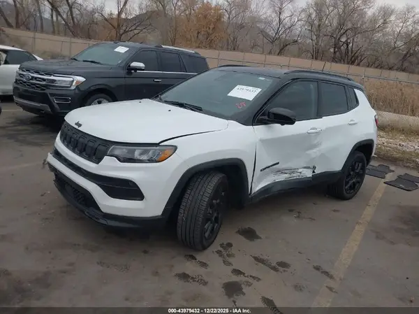 3C4NJDBB4NT221703 2022 JEEP COMPASS - Image 2