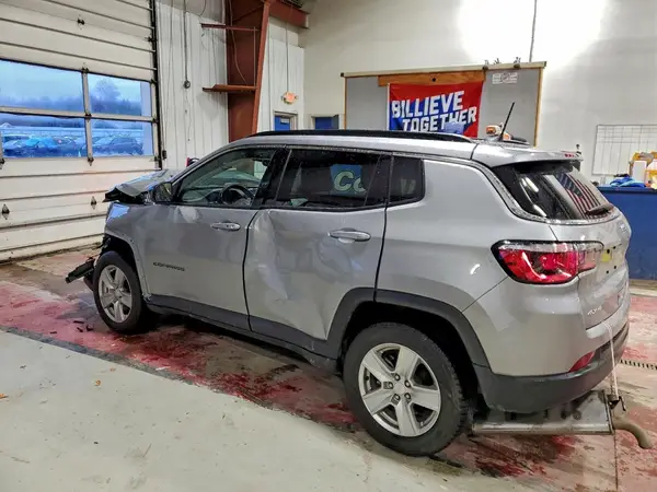 3C4NJDBB4NT221961 2022 JEEP COMPASS - Image 2