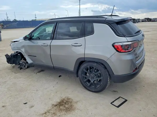 3C4NJDBB4NT228618 2022 JEEP COMPASS - Image 2