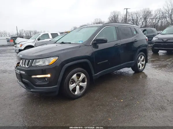 3C4NJDBB5JT103718 2018 JEEP COMPASS - Image 2