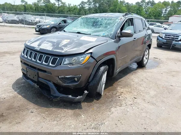 3C4NJDBB5JT112872 2018 JEEP COMPASS - Image 2