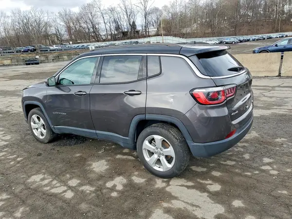 3C4NJDBB5JT113424 2018 JEEP COMPASS - Image 2