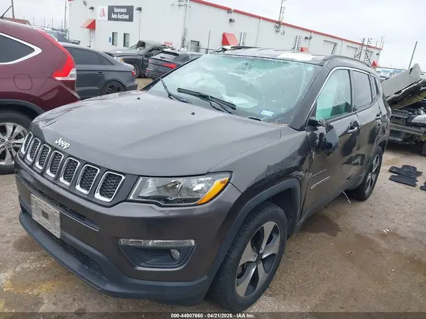 3C4NJDBB5JT113620 2018 JEEP COMPASS - Image 2