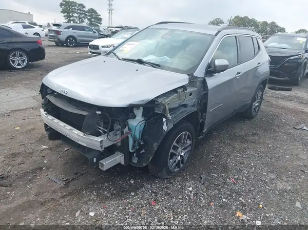 3C4NJDBB5JT114198 2018 JEEP COMPASS - Image 2