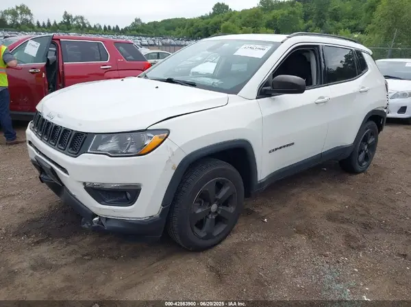 3C4NJDBB5JT114654 2018 JEEP COMPASS - Image 2