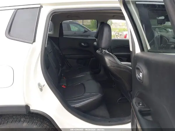 3C4NJDBB5JT114654 2018 JEEP COMPASS - Image 8
