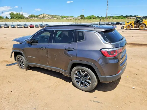 3C4NJDBB5JT114735 2018 JEEP COMPASS - Image 2