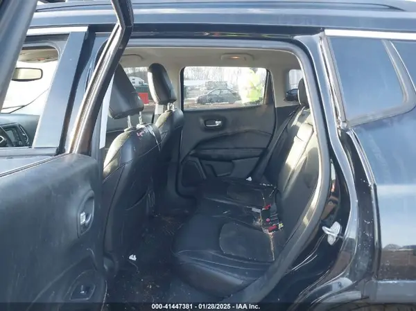 3C4NJDBB5JT117506 2018 JEEP COMPASS - Image 8