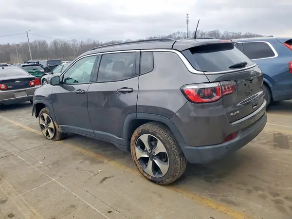 3C4NJDBB5JT131843 2018 JEEP COMPASS - Image 2