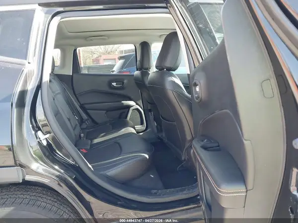 3C4NJDBB5JT138842 2018 JEEP COMPASS - Image 8