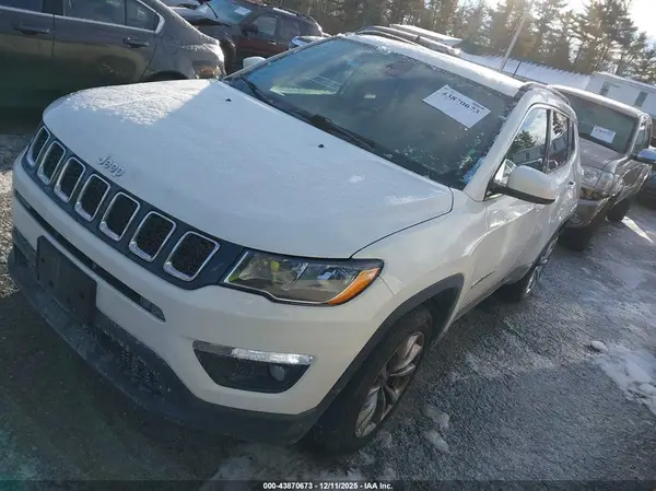 3C4NJDBB5JT144320 2018 JEEP COMPASS - Image 2