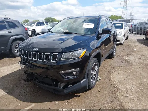 3C4NJDBB5JT145564 2018 JEEP COMPASS - Image 2