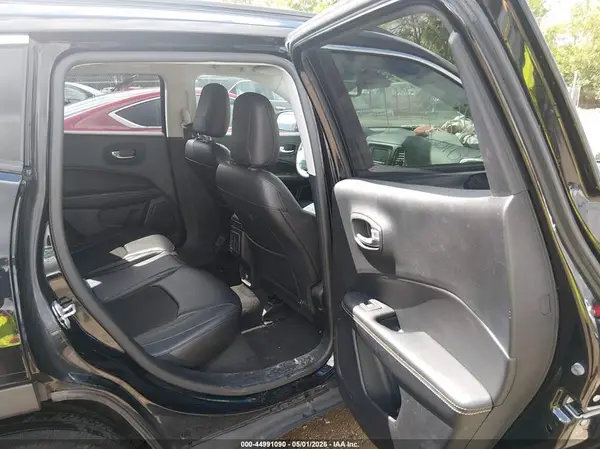 3C4NJDBB5JT145564 2018 JEEP COMPASS - Image 8