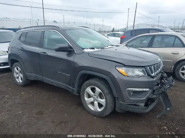 3C4NJDBB5JT155317 2018 JEEP COMPASS - Image 1