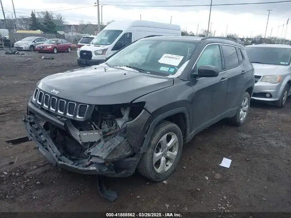 3C4NJDBB5JT155317 2018 JEEP COMPASS - Image 2