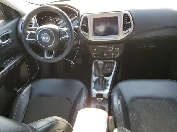 3C4NJDBB5JT161697 2018 JEEP COMPASS - Image 8