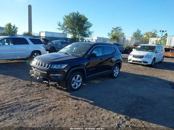 3C4NJDBB5JT175891 2018 JEEP COMPASS - Image 2