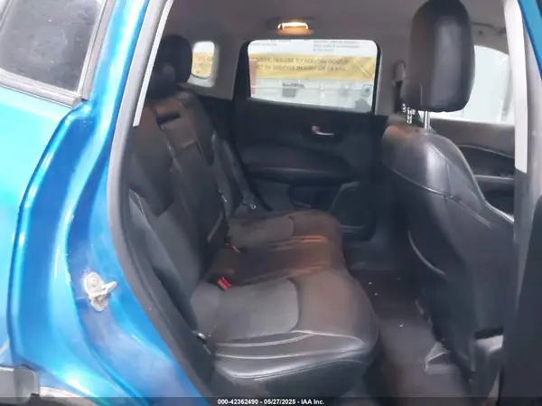 3C4NJDBB5JT178354 2018 JEEP COMPASS - Image 8
