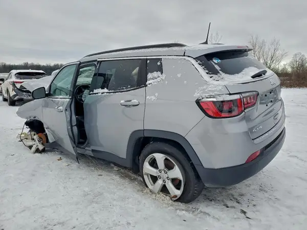 3C4NJDBB5JT179195 2018 JEEP COMPASS - Image 2