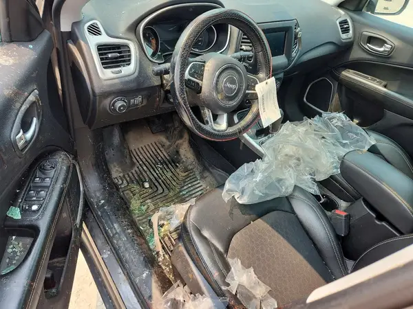 3C4NJDBB5JT179228 2018 JEEP COMPASS - Image 8