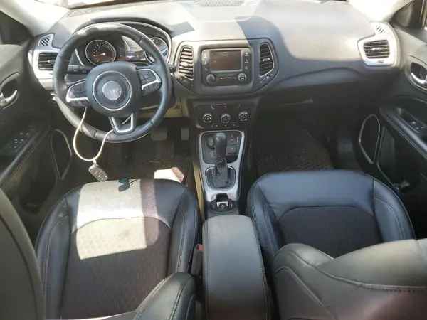 3C4NJDBB5JT185594 2018 JEEP COMPASS - Image 8