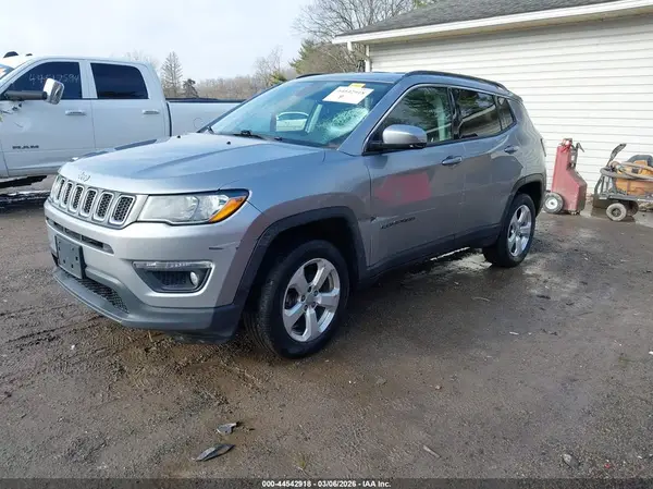 3C4NJDBB5JT185613 2018 JEEP COMPASS - Image 2