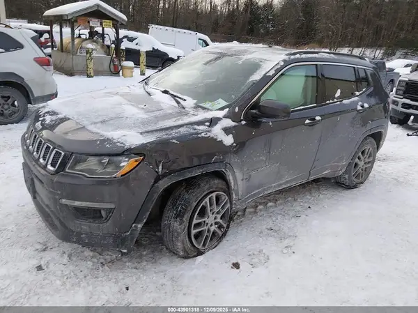 3C4NJDBB5JT192514 2018 JEEP COMPASS - Image 2