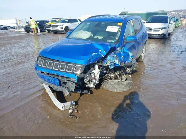 3C4NJDBB5JT200935 2018 JEEP COMPASS - Image 2