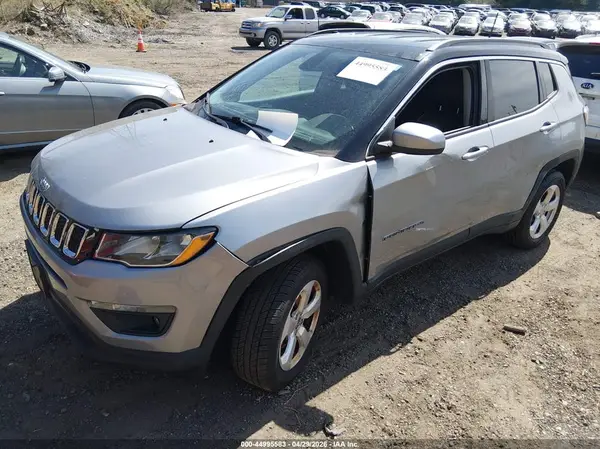 3C4NJDBB5JT201695 2018 JEEP COMPASS - Image 2