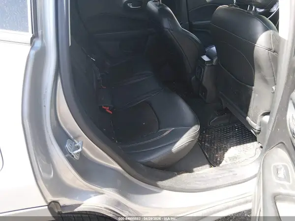 3C4NJDBB5JT201695 2018 JEEP COMPASS - Image 8