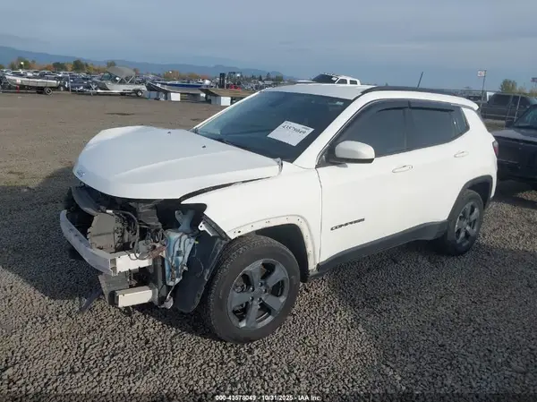 3C4NJDBB5JT207710 2018 JEEP COMPASS - Image 2