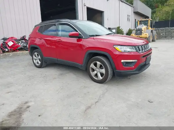 3C4NJDBB5JT252470 2018 JEEP COMPASS - Image 1