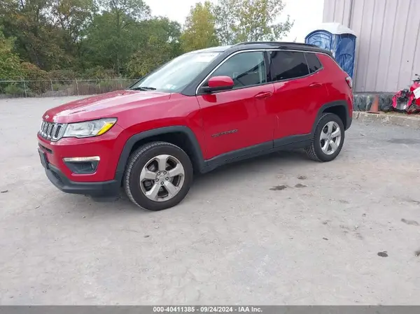 3C4NJDBB5JT252470 2018 JEEP COMPASS - Image 2