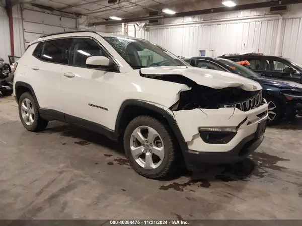 3C4NJDBB5JT256082 2018 JEEP COMPASS - Image 1