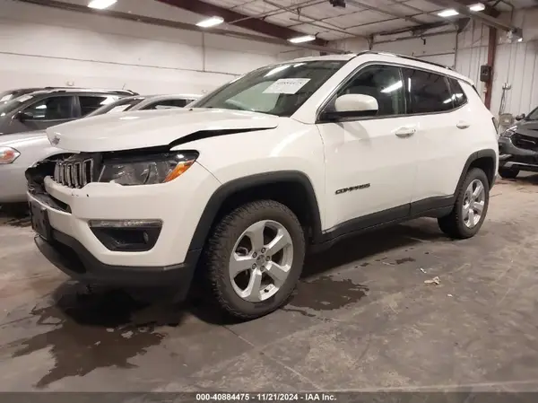 3C4NJDBB5JT256082 2018 JEEP COMPASS - Image 2
