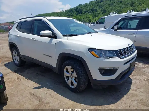 3C4NJDBB5JT256809 2018 JEEP COMPASS - Image 1