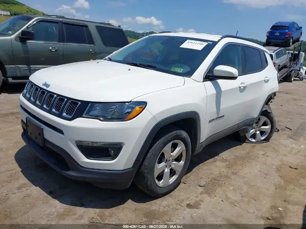 3C4NJDBB5JT256809 2018 JEEP COMPASS - Image 2
