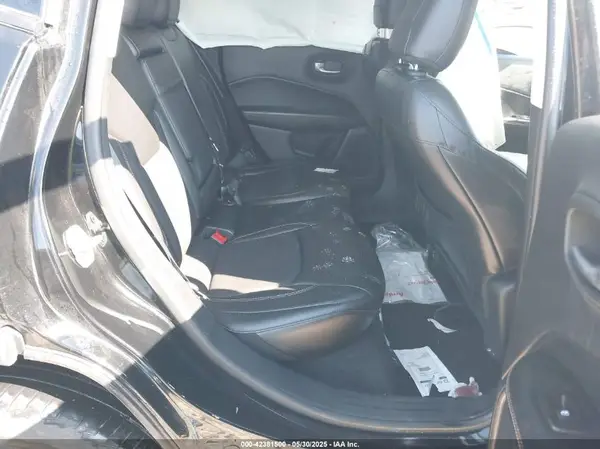 3C4NJDBB5JT259385 2018 JEEP COMPASS - Image 8