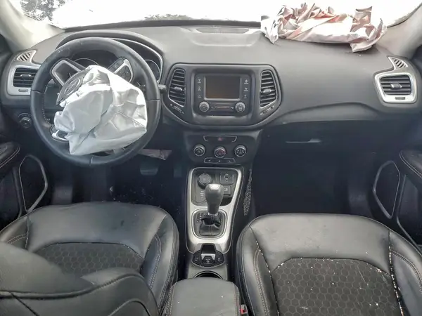 3C4NJDBB5JT270287 2018 JEEP COMPASS - Image 8