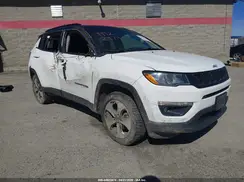 3C4NJDBB5JT281189 2018 JEEP COMPASS