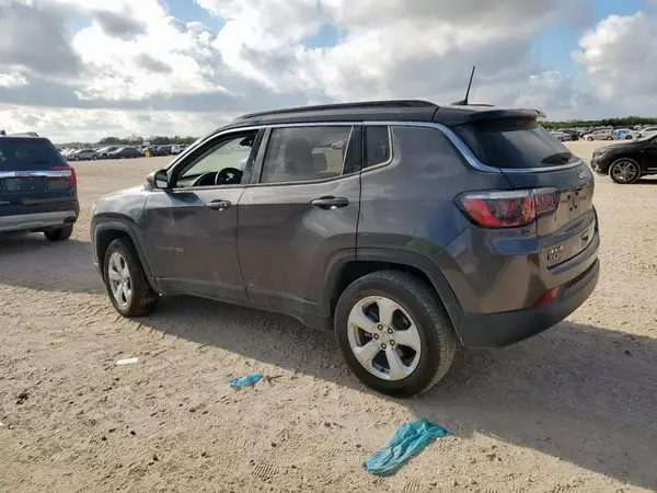 3C4NJDBB5JT282178 2018 JEEP COMPASS - Image 2
