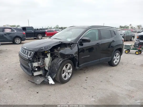 3C4NJDBB5JT284268 2018 JEEP COMPASS - Image 2