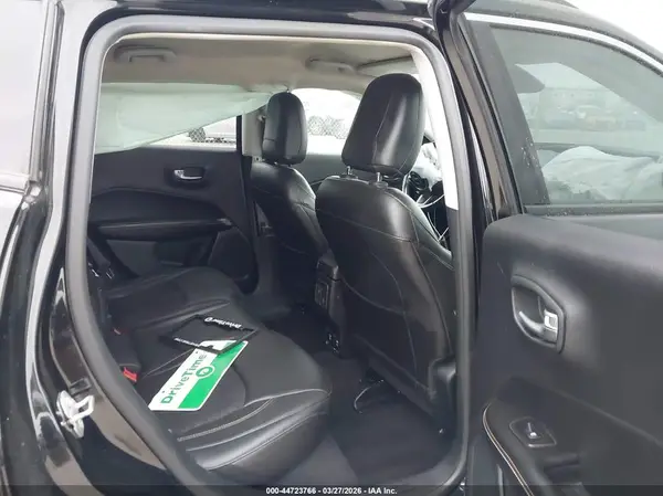 3C4NJDBB5JT284268 2018 JEEP COMPASS - Image 8