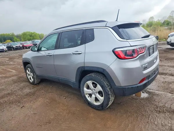 3C4NJDBB5JT307077 2018 JEEP COMPASS - Image 2