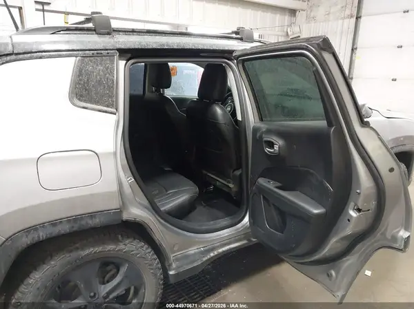 3C4NJDBB5JT323957 2018 JEEP COMPASS - Image 8