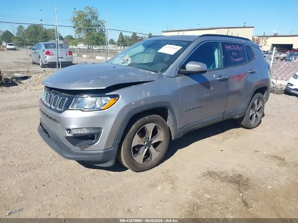 3C4NJDBB5JT327765 2018 JEEP COMPASS - Image 2