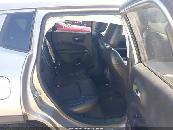 3C4NJDBB5JT327765 2018 JEEP COMPASS - Image 8